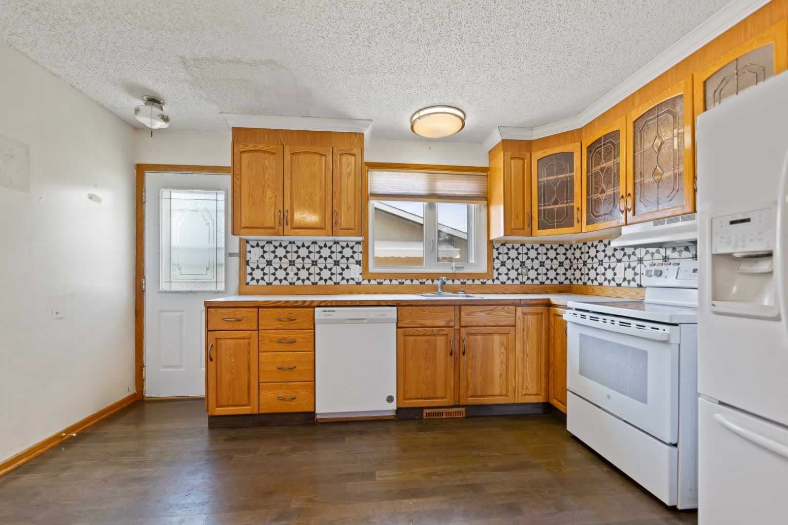 Before photo: Renovations project in Calgary by AM Builders