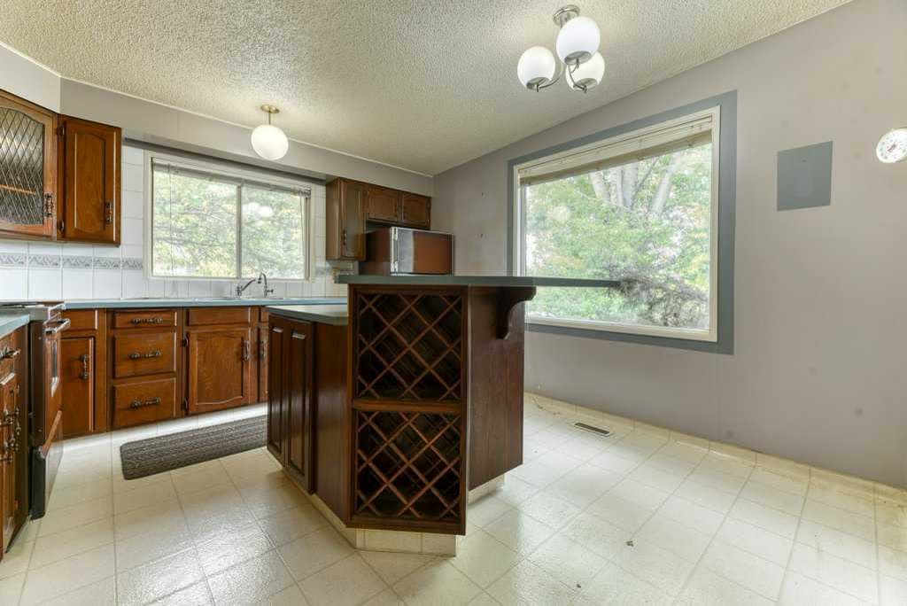 Before photo: Renovations project in Calgary by AM Builders